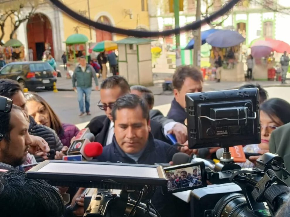 Agenda legislativa Cámara de Diputados defendida por Israel Huaytari