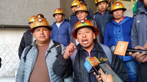 Mineros cooperativistas de La Paz amenazan con tomar Asamblea Legislativa por demoras en contratos