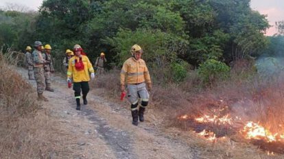 Extinción del fuego en Puerto Suárez