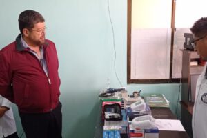 Samuel Doria Medina dona equipo médico al Hospital de Caracollo