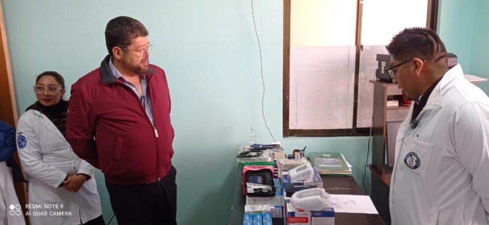 Samuel Doria Medina dona equipo médico al Hospital de Caracollo