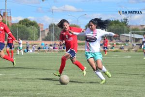 Fútbol femenino en Bolivia con GV San José e Independiente en la División Profesional