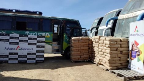 Decomiso de harina de trigo por la Aduana Nacional en Tarija