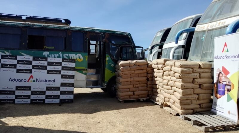 Decomiso de harina de trigo por la Aduana Nacional en Tarija