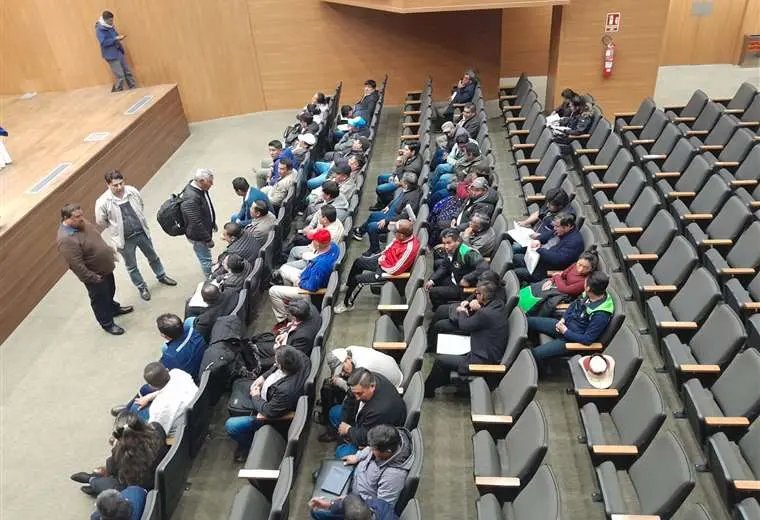 Reunión entre Arce y transportistas para evitar conflictos en Bolivia