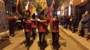 Desfile de teas del Colegio Nacional Juan Misael Saracho conmemorando su 83 aniversario