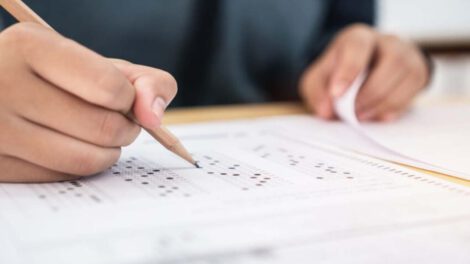 Estudiante utiliza IA para hacer trampa en examen de ingreso a la universidad