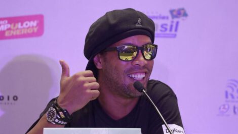 Críticas de Ronaldinho hacia la selección brasileña durante rueda de prensa