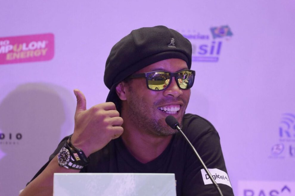 Críticas de Ronaldinho hacia la selección brasileña durante rueda de prensa