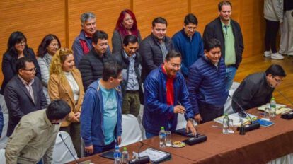 Gobierno y transportistas acuerdan suspender bloqueo de caminos