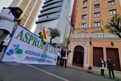 Protestas de farmacéuticos en La Paz y Cochabamba por acusaciones de aumento de precios