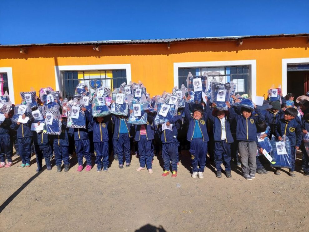 LBV kits de invierno para niños en situación de pobreza