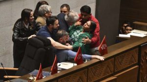 Agresiones en sesión parlamentaria