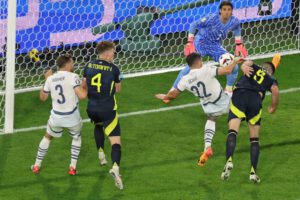 Suiza empata con Escocia gracias a un golazo de Shaqiri