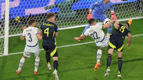 Suiza empata con Escocia gracias a un golazo de Shaqiri