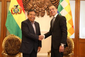 productos agrícolas bolivianos en reunión con Vicepresidente de Bolivia