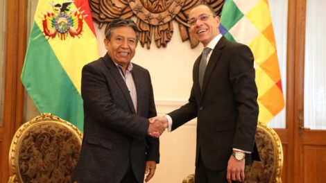 productos agrícolas bolivianos en reunión con Vicepresidente de Bolivia
