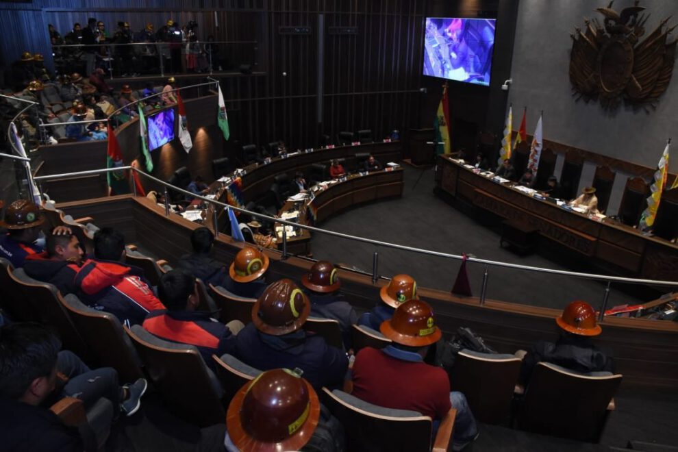 Contratos mineros rechazados en el Senado