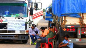 paro y bloqueo indefinido de carreteras convocado por la Cámara Boliviana de Transporte