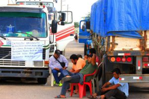 paro y bloqueo indefinido de carreteras convocado por la Cámara Boliviana de Transporte