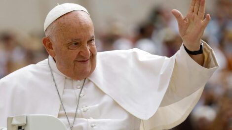 Papa Francisco pide sabiduría a gobernantes para negociar fin de conflictos mundiales