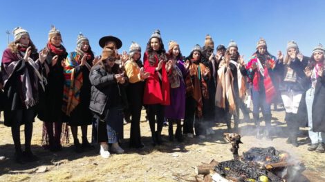 Candidatas a Miss Bolivia visitan atractivo turístico en Milluni