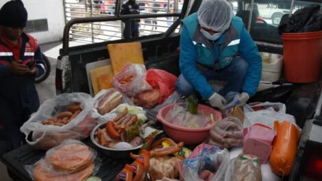 incautan salchichas en mal estado en La Paz