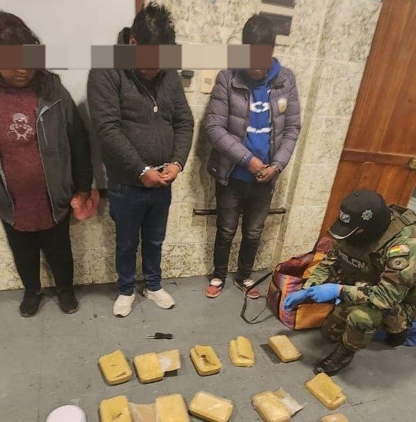 Aprehensión de narcotraficantes en El Alto con más de 15 kilos de cocaína