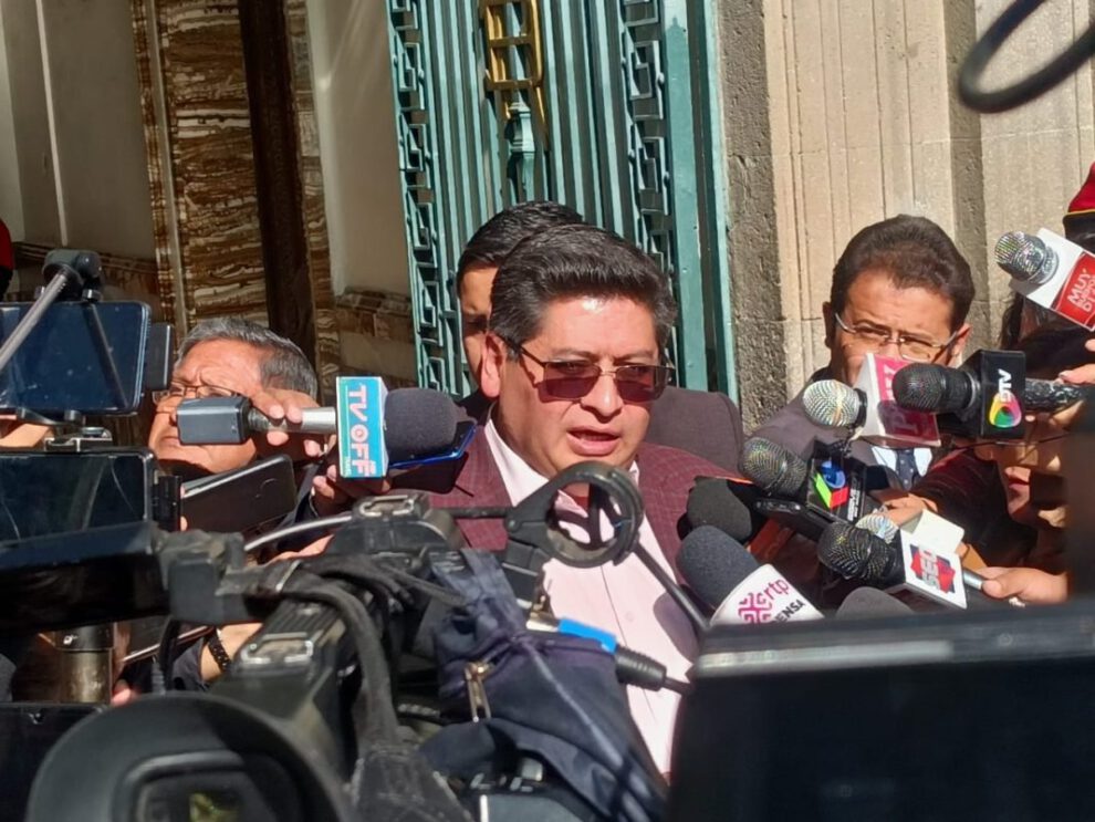 Ministro de Economía convoca reunión con transporte pesado para abordar demandas