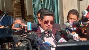 Ministro de Economía convoca reunión con transporte pesado para abordar demandas