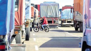 Bloqueo indefinido transporte en Santa Cruz