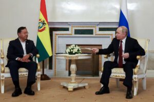 Provisión de combustible en Bolivia con apoyo de Vladimir Putin