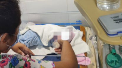 bebé abandonada en alcantarilla