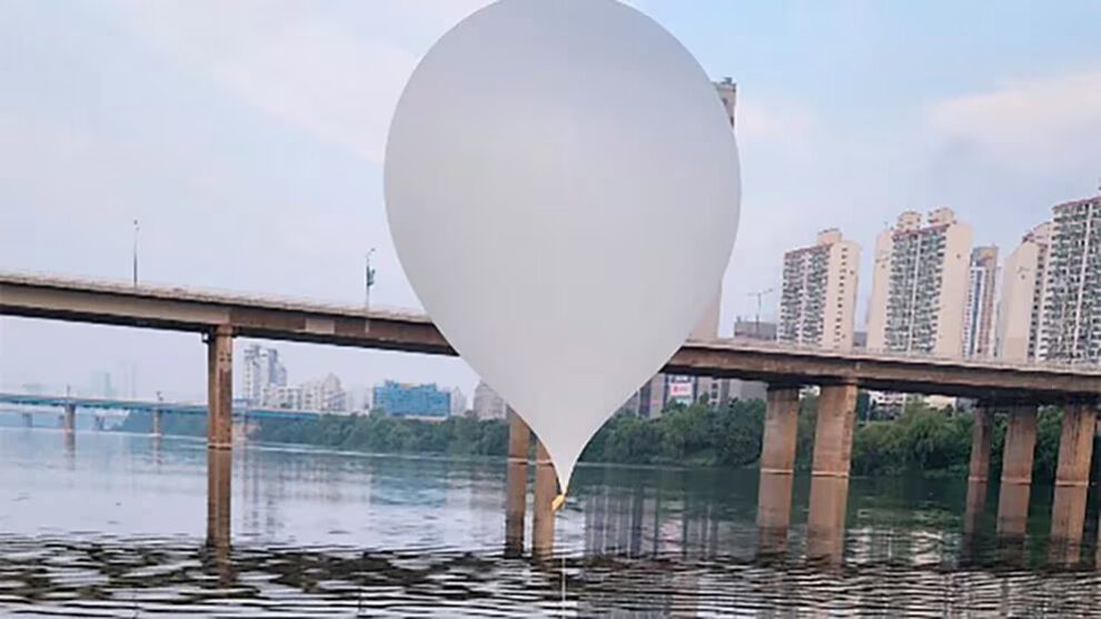 Corea del Norte lanza globos con basura hacia Corea del Sur