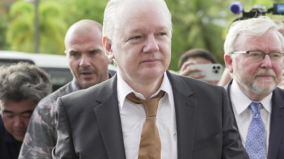 Julian Assange se declara culpable y acuerda con EE.UU.