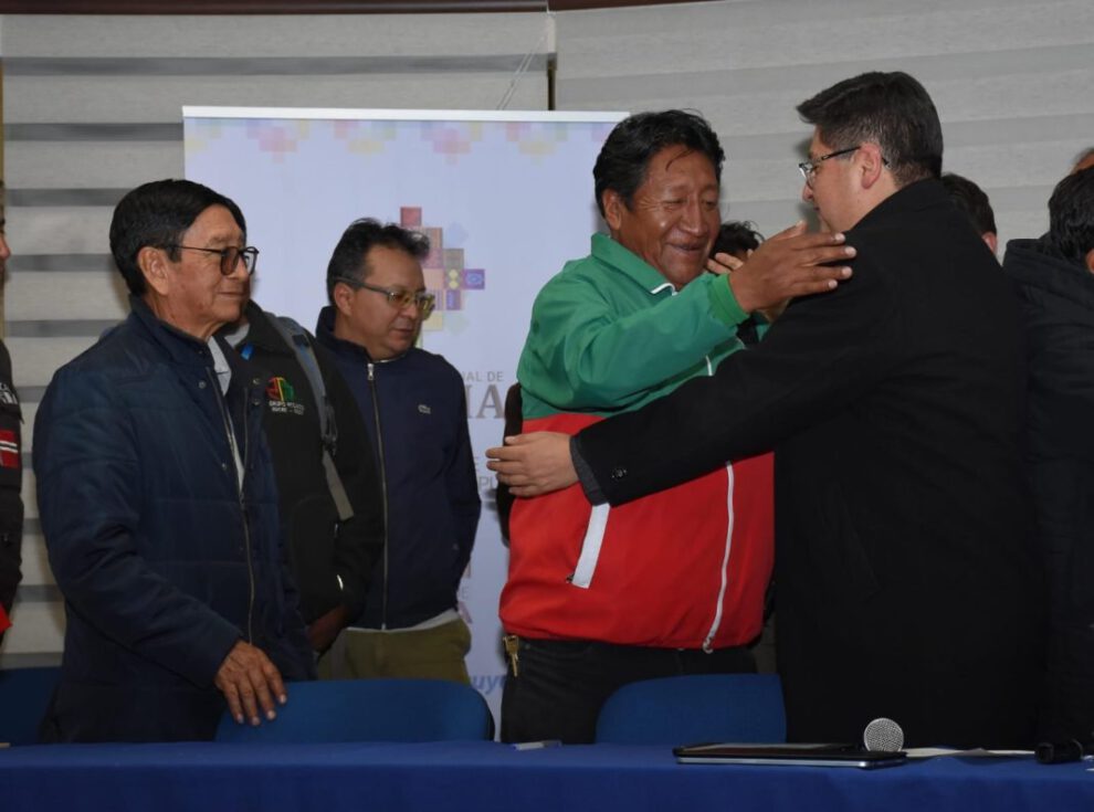 Acuerdo entre Gobierno y transportistas evita bloqueos y cierre de fronteras