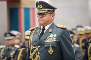 General Juan José Zúñiga aclara su situación en el Ejército