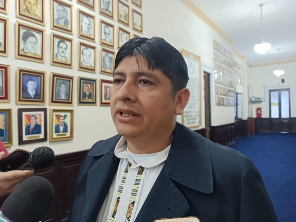 Apoyo al Comandante del Ejército por parte de los renovadores del MAS