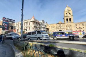 Cierre perimetral plaza San Francisco para proteger la bóveda del río Choqueyapu