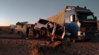 Triple colisión en Sabaya dejando dos muertos y ocho heridos