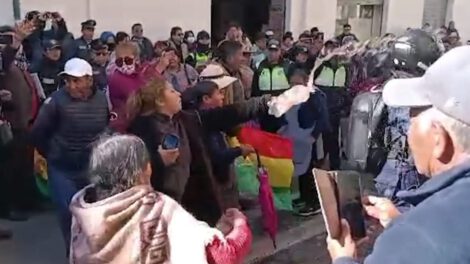 Guardias municipales agredidos por comerciantes en conflicto