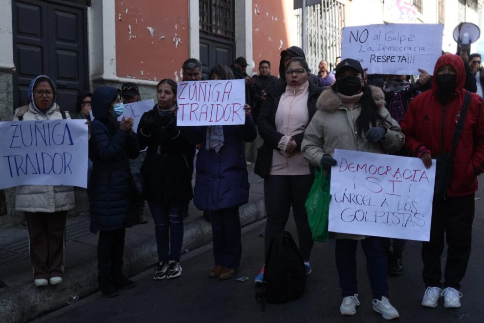 Crisis política en Bolivia con manifestantes afines al gobierno de Luis Arce