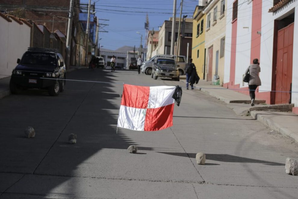 Bloqueos en Potosí por aumento en pasajes