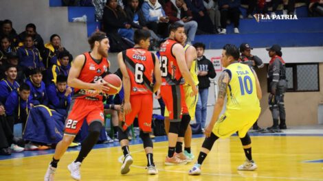 Nacional Potosí vs Carl A-Z en la Libobásquet