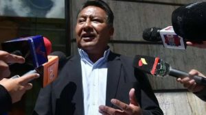 Luis Aruquipa pide respeto a los derechos de Aníbal Aguilar