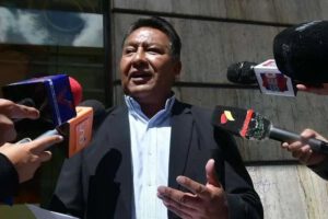 Luis Aruquipa pide respeto a los derechos de Aníbal Aguilar