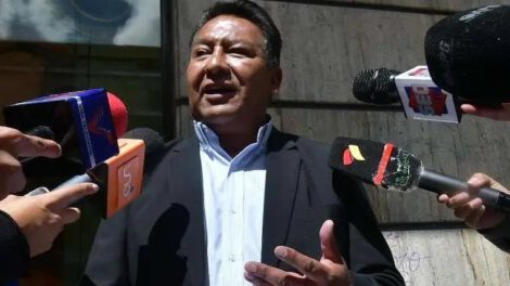 Luis Aruquipa pide respeto a los derechos de Aníbal Aguilar