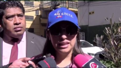 Esposa del general Zúñiga pide piedad frente al acoso y amenazas a su familia