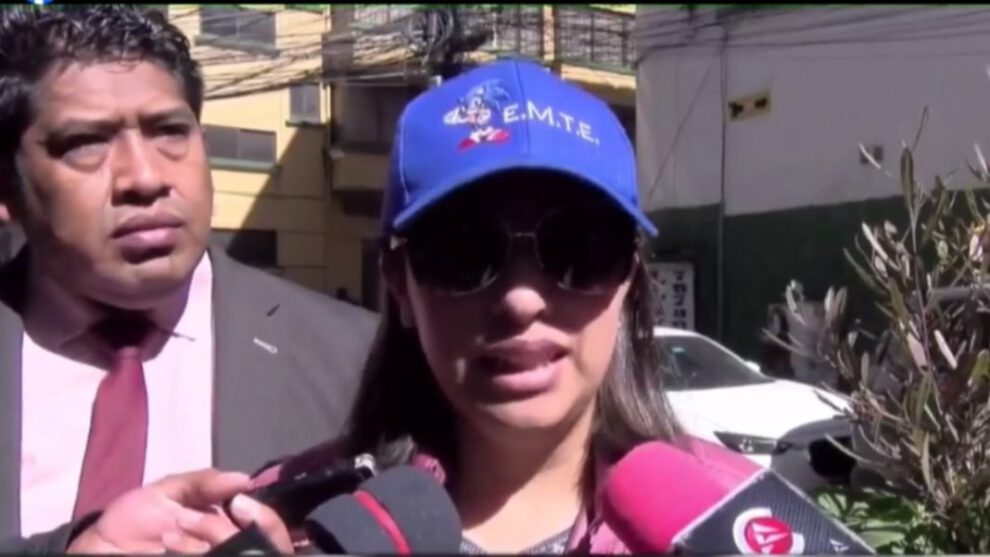 Esposa del general Zúñiga pide piedad frente al acoso y amenazas a su familia