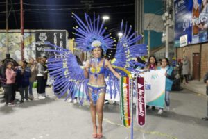 Marcha LGBT en Oruro celebrando la diversidad y el orgullo